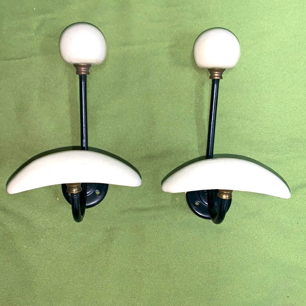 Set of two well coat hangers